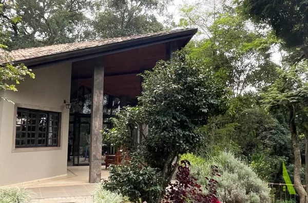 Chácara com Vista para Montanhas em Condomínio Fechado em São Roque!