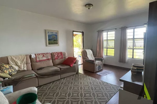 Casa Térrea com Quintal em São Roque!