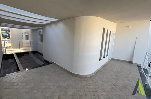 Casa no Centro de São Roque! 