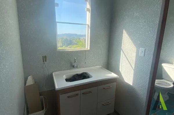 Ponto Comercial na Estrada do Vinho! 