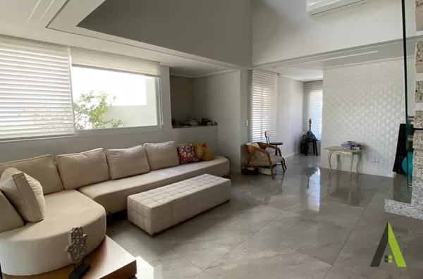 Sobrado em Condomínio Fechado com Acabamento de Primeira em São Roque!