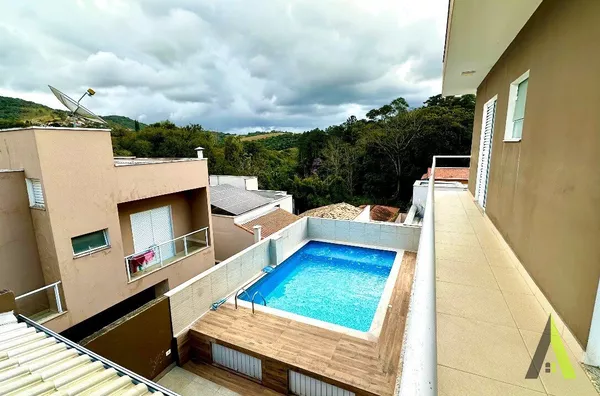 Casa em Condomínio Fechado em São Roque! 