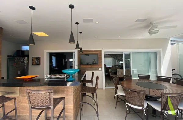 Sobrado em Condomínio Fechado com Acabamento de Primeira em São Roque!