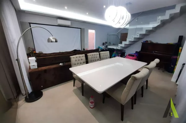  Sobrado em Condomínio Fechado de Alto Padrão com Área Verde em São Roque!