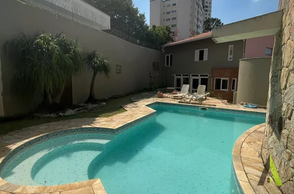 Casa de Alto Padrão em Condomínio Fechado no centro de  São Roque!