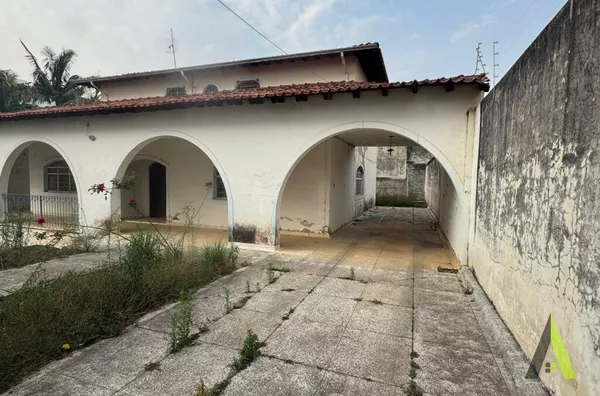 Casa em Bairro Nobre de São Roque!