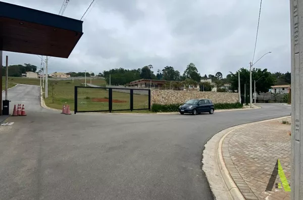 Terreno em Condomínio Fechado de Alto Padrão em São Roque!