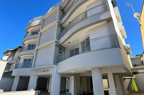 Apartamento com Varanda em Bairro Tradicional de São Roque!