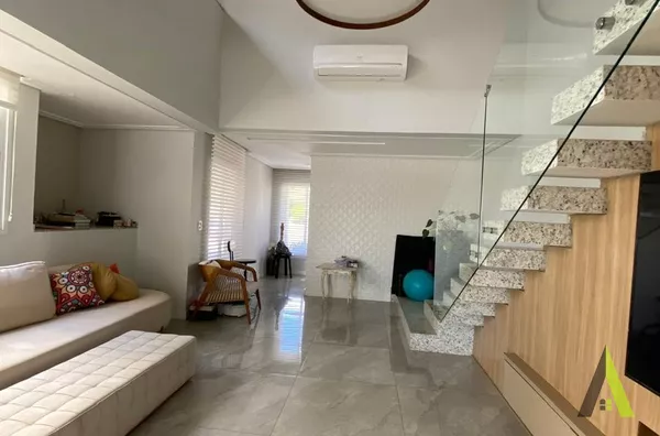 Sobrado em Condomínio Fechado com Acabamento de Primeira em São Roque!