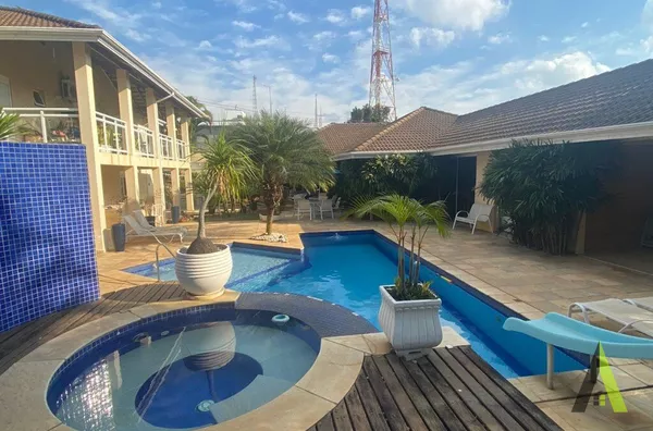 Casa Alto Padrão no Centro de São Roque! 