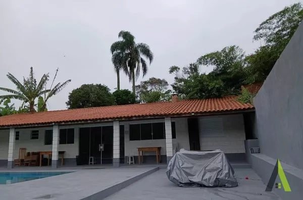 Chácara com Piscina em São Roque!