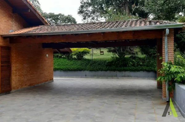 Chácara em Condomínio Fechado com Vista para Lagoa Particular em Mairinque!