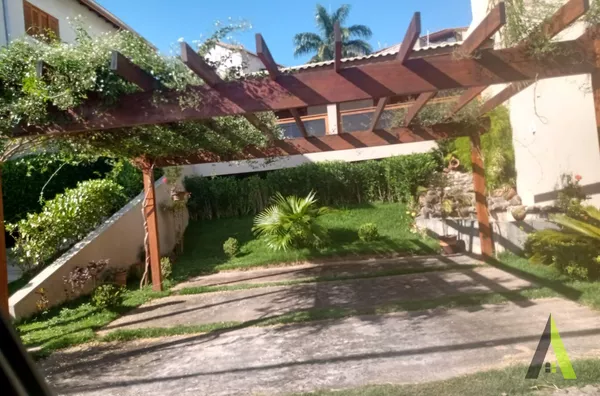 Casa em Condomínio Fechado de São Roque! 