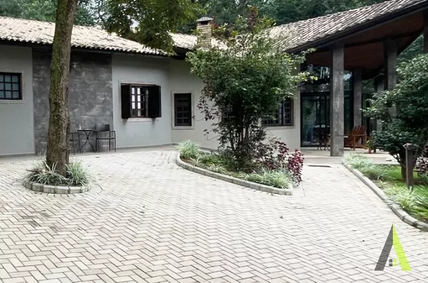 Chácara com Vista para Montanhas em Condomínio Fechado em São Roque!