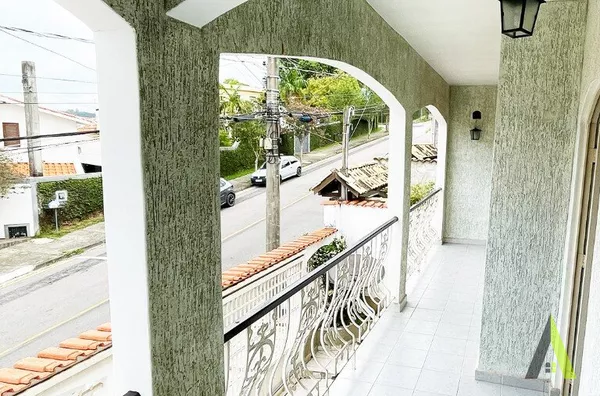 Casa Térrea com Vista Incrível em Bairro Nobre de São Roque!