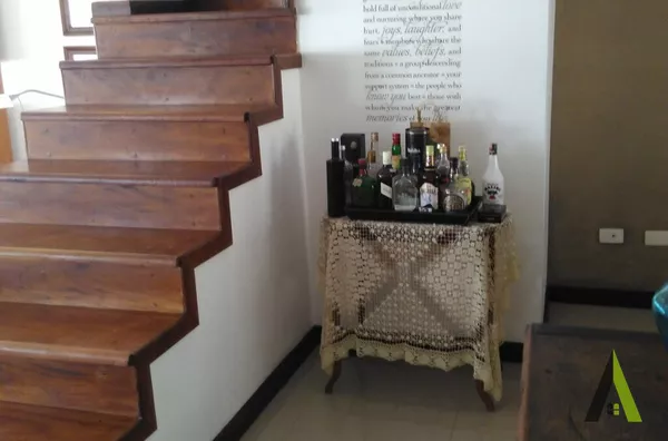 Sobrado de Alto Padrão com Vista Fantástica para a Cidade de São Roque! 