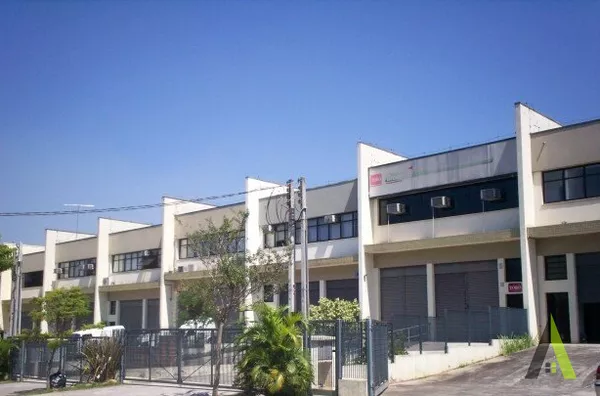 Galpão Industrial com Doca em Tamboré!