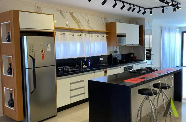 Casa de Alto Padrão em Condomínio Fechado Rodeado de muito Verde em  São Roque!