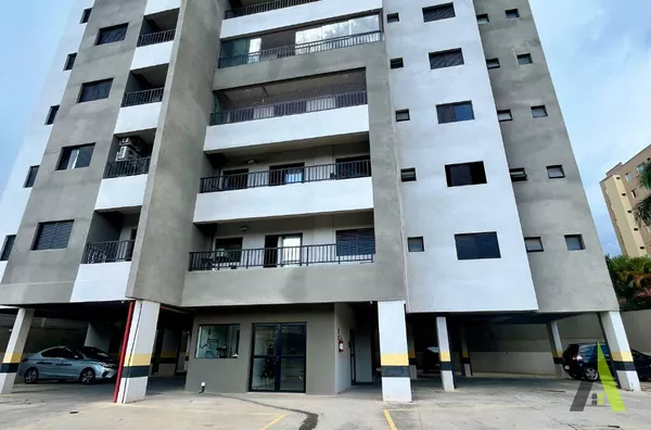 Apartamento com Varanda em São Roque! 