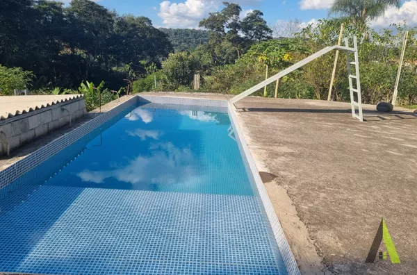 Chácara rodeada de muito verde em São Roque!