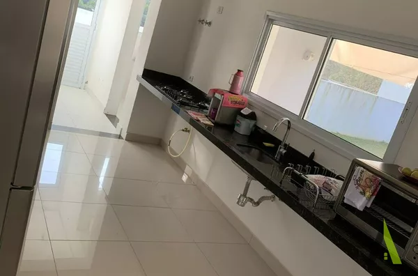 Casa de Alto Padrão em Condomínio Fechado Rodeado de muito Verde em  São Roque!