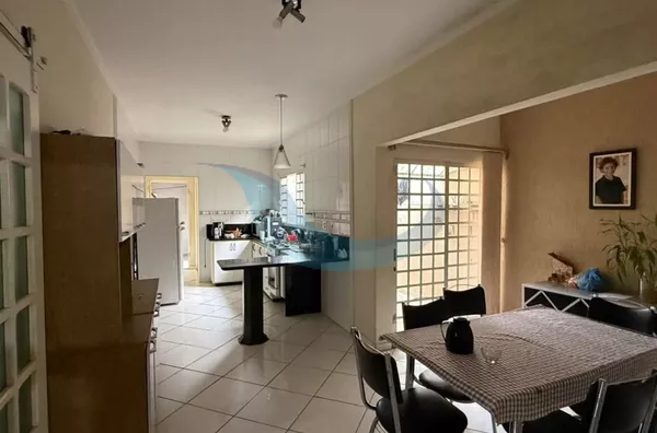 Casa com edícula e piscina para venda, 4 quarto(s),  Centro, Caconde