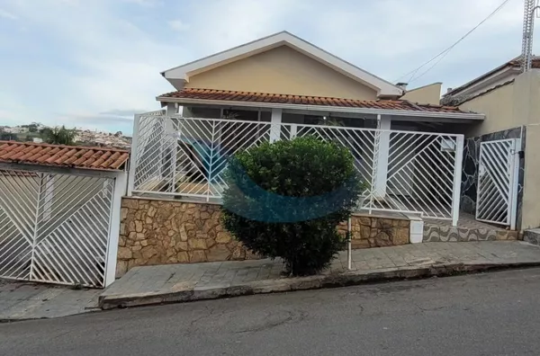 Casa com edícula e piscina para venda, 4 quarto(s),  Centro, Caconde