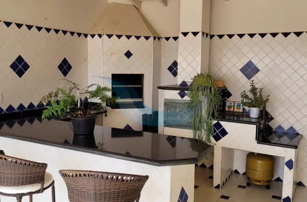 CASA À VENDA DE ALTO PADRÃO NA CIDADE DE CACONDE-SP!