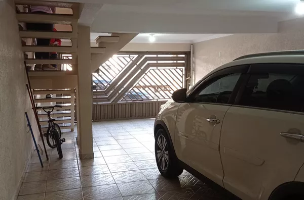 SOBRADO COM AQUECEDOR SOLAR IMPECÁVEL - Foto 1