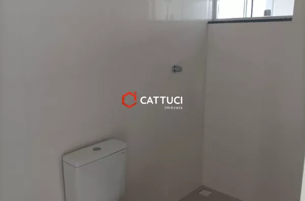 CASA COM DOIS PISOS À VENDA NO ALVORADA 