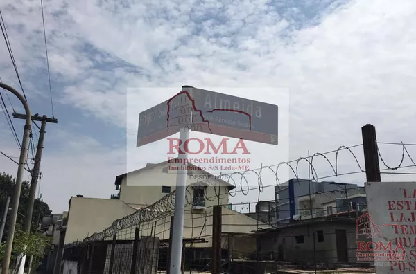 Terreno com aproximadamente 660m²