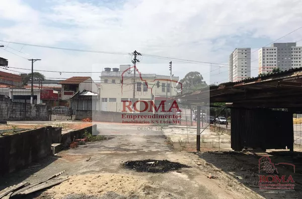 Terreno com aproximadamente 660m²