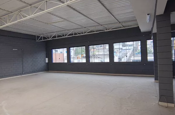 Galpão Comercial para Locação com 600m² - Mauá