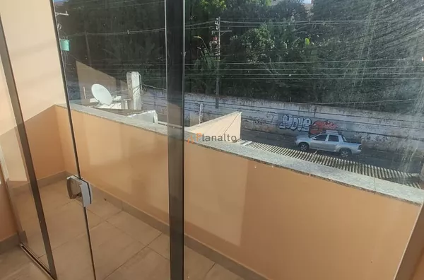 GALPÃO COM 2 SALAS E 2 SALÕES COMERCIAIS - Vila Linda, Santo André