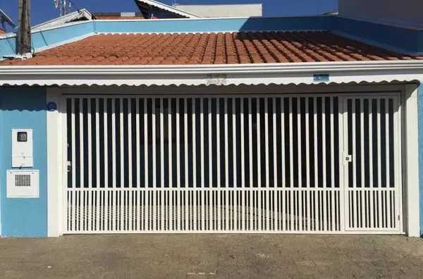 Charmosa Casa de 3 Dormitórios e aquecimento solar em Jundiaí - SP