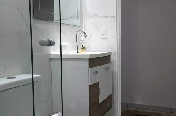 Charmosa Casa de 3 Dormitórios e aquecimento solar em Jundiaí - SP