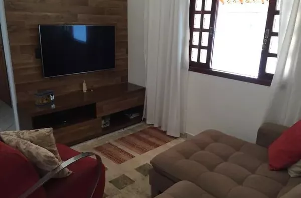 Charmosa Casa de 3 Dormitórios e aquecimento solar em Jundiaí - SP