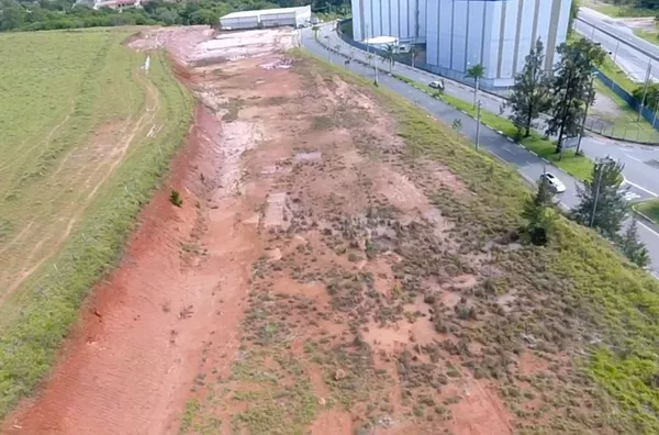 Área à venda, 9348 m² por R$ 4.700.000 - Centro - Jarinu/SP