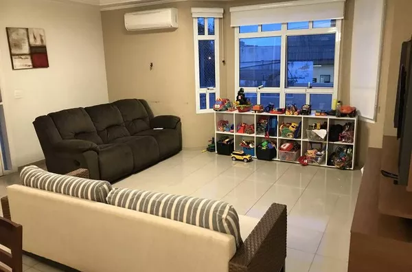 Maravilhoso sobrado com 3 dormitórios à venda por R$1.300.000,00 com excelente localização no bairro Jardim Ana Maria em Jundiaí-SP