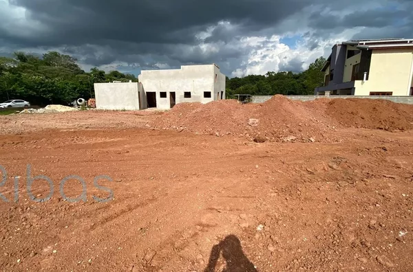 Terreno á  venda no condomínio Lagos de Jarinu- Jarinu/SP