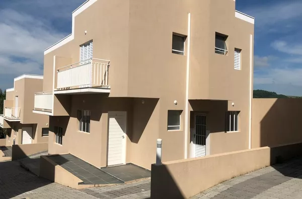 Sobrado com duas suítes para venda  no bairro  Nova Trieste- Jarinu/SP