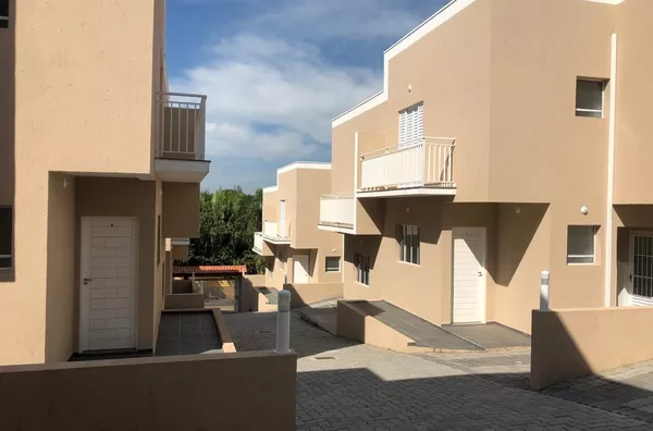 Sobrado com duas suítes para venda  no bairro  Nova Trieste- Jarinu/SP