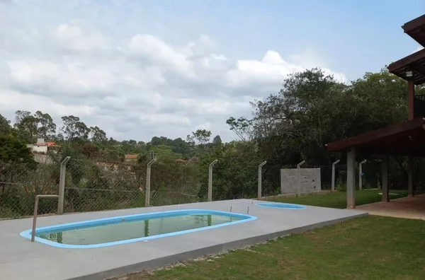 Sobrado á venda no bairro Weekend -Jarinu/SP