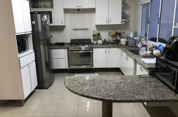 Maravilhoso sobrado com 3 dormitórios à venda por R$1.300.000,00 com excelente localização no bairro Jardim Ana Maria em Jundiaí-SP