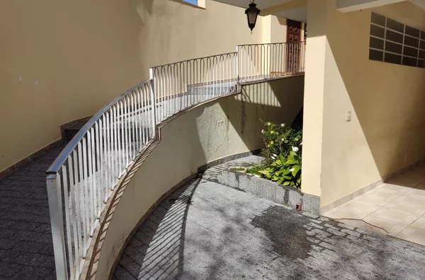 Excelente sobrado com 4 dormitórios à venda, com  289m2 por R$ 901.000 - Vila Tavares - Campo Limpo Paulista/SP