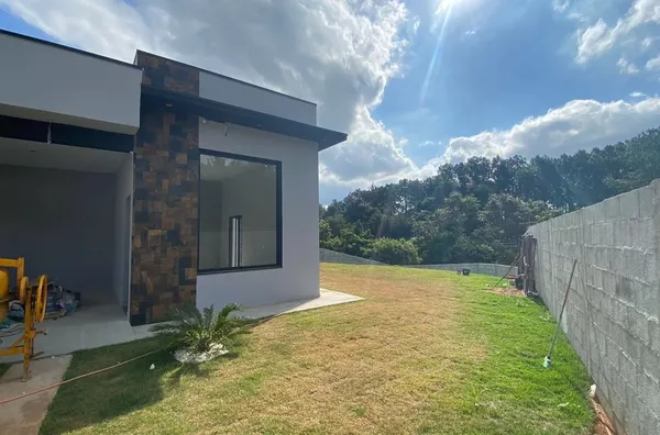 Casa individual térrea  á venda  no bairro Maracanã -Jarinu/SP
