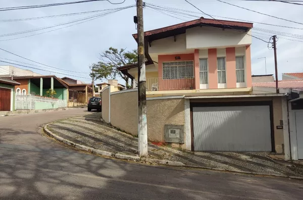 Excelente sobrado com 4 dormitórios à venda, com  289m2 por R$ 901.000 - Vila Tavares - Campo Limpo Paulista/SP