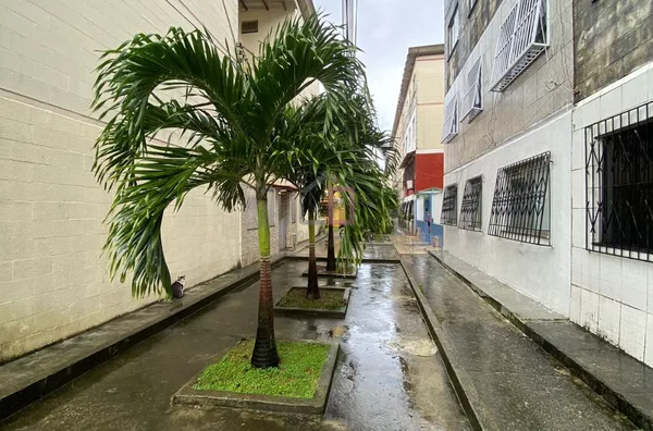 Venda de Apartamento 2/4, primeiro andar , Colina Azul, Pau da Lima