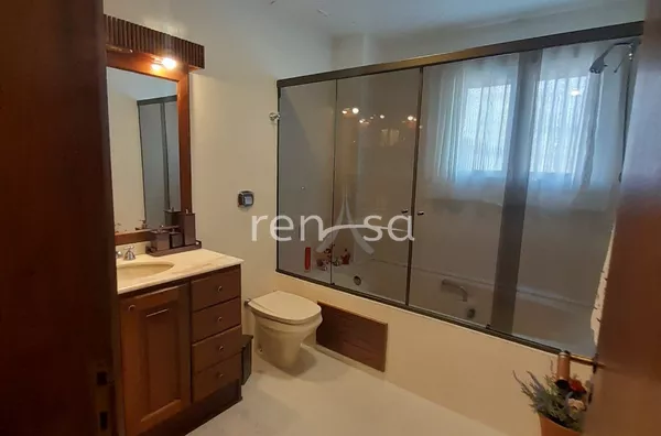 banheiro da suíte master com banheira