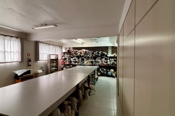 Sala comercial fundos